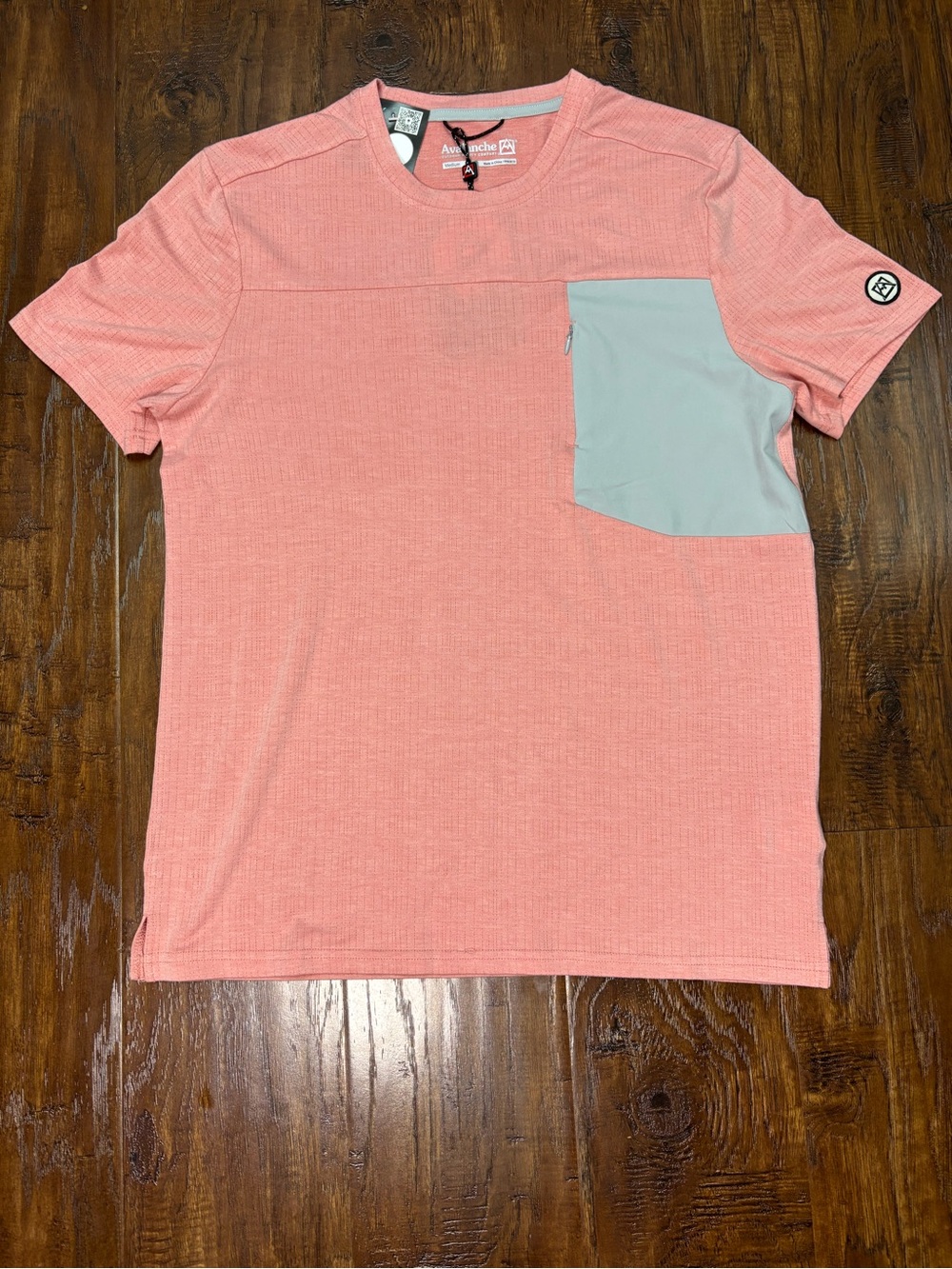 Avalanche Men’s Performance Coral Short Sleeve Tee with Light Gray Pocket NWT